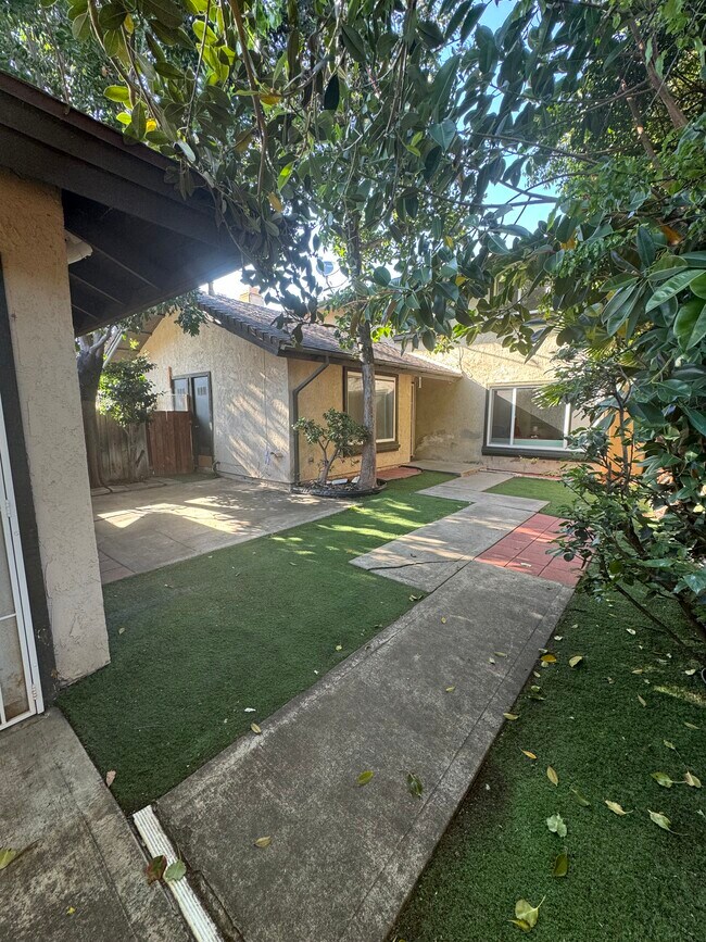 Foto del edificio - 3603 W Park Balboa Ave