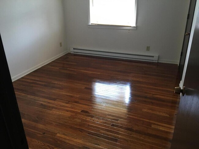 Building Photo - 4200 N Arlington Ave