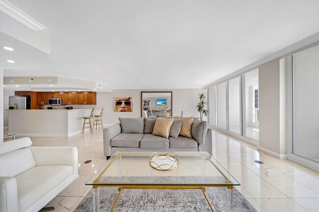 Building Photo - 1717 N Bayshore Dr