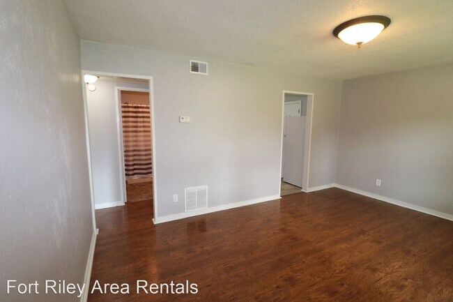 Building Photo - 2 br, 1 bath House - 1004 W 12th St