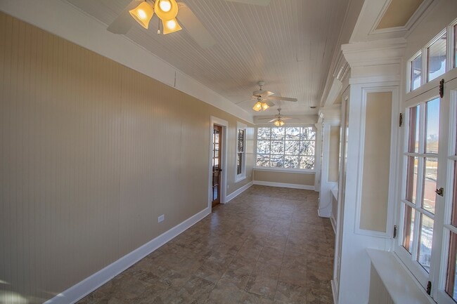 Building Photo - 1101 San Pedro Ave