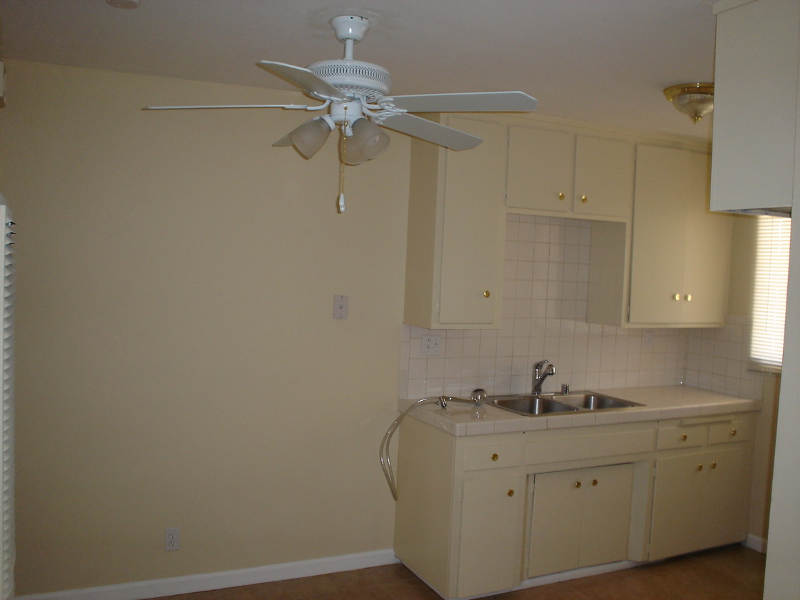 Foto de cocina - 4329 E 55th St