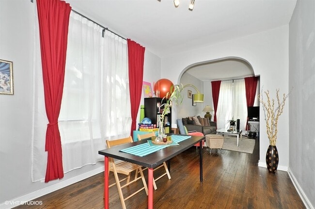 Foto del edificio - 1701 N Maplewood Ave