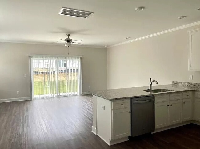 Foto del edificio - Room in Townhome on Thalweg Dr