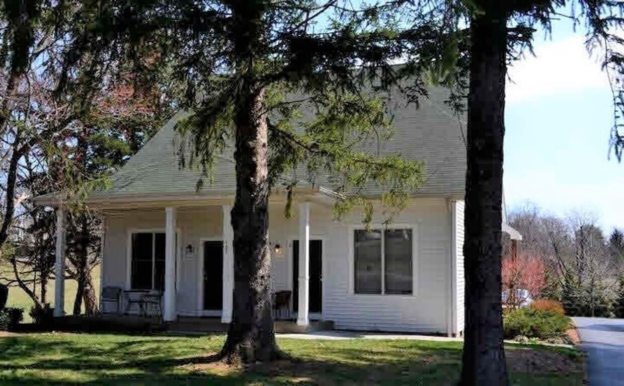3 Bedroom, 2.5 Bath Townhome in Uptown Bla... - 3 Bedroom, 2.5 Bath Townhome in Uptown Bla...