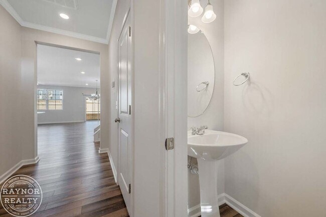 Foto del edificio - Like new townhome with easy access to 540