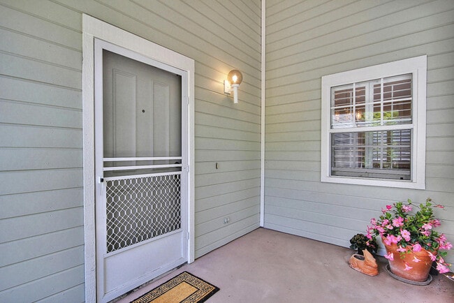 Building Photo - 7624 Hollister Ave