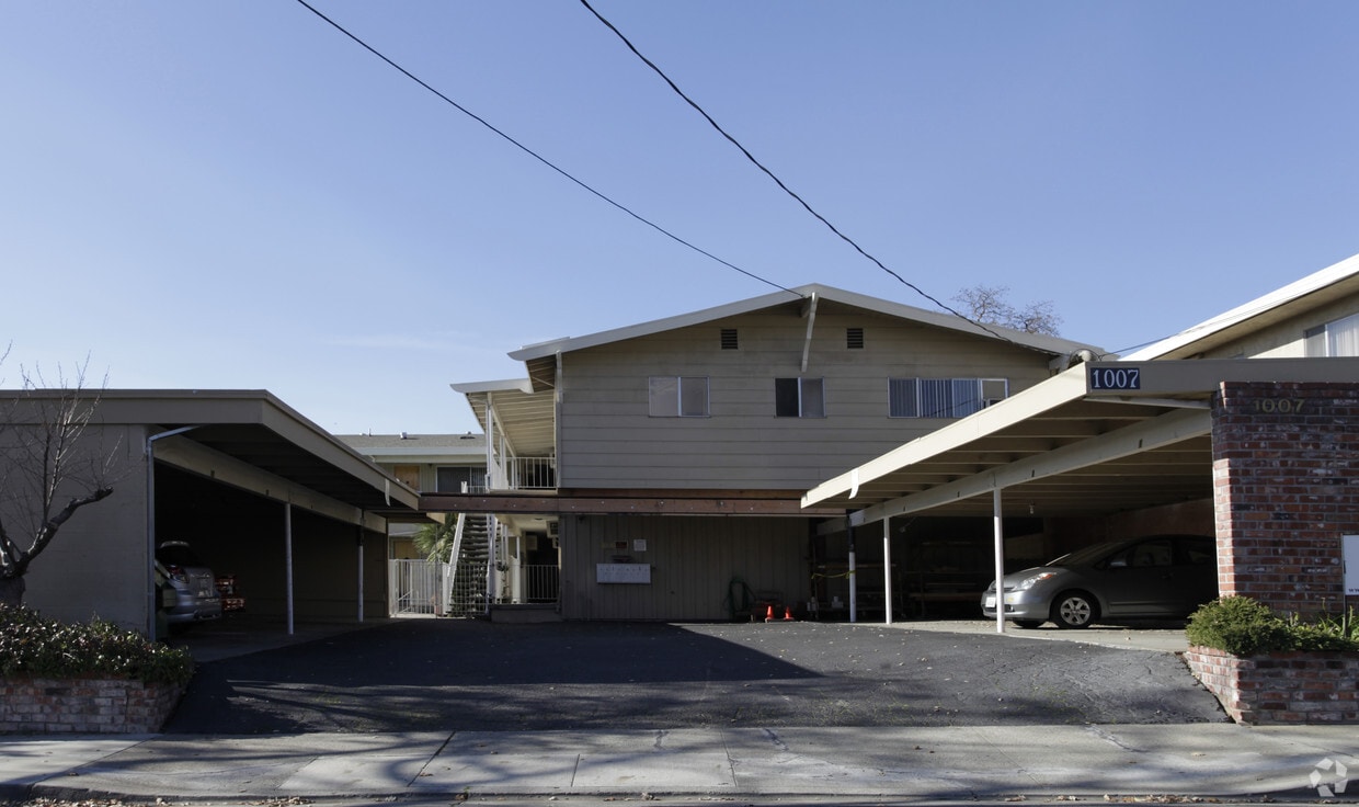 Primary Photo - 1007 Brown Ave