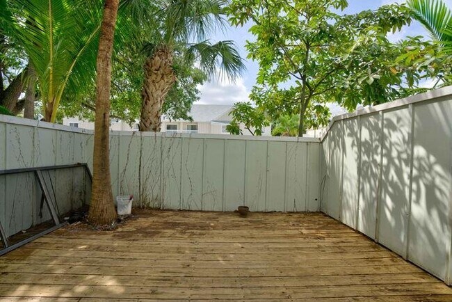 Foto del edificio - 6391 Riverwalk Ln
