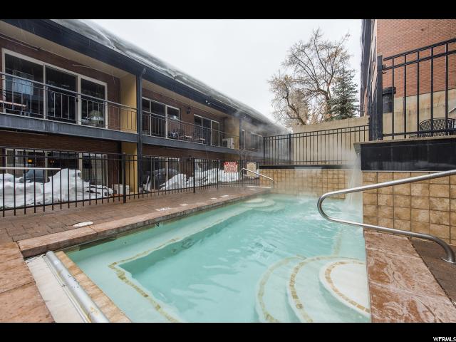 Building Photo - 255 Main St