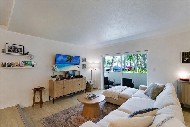 Foto del edificio - 8950 SW 69th Ct