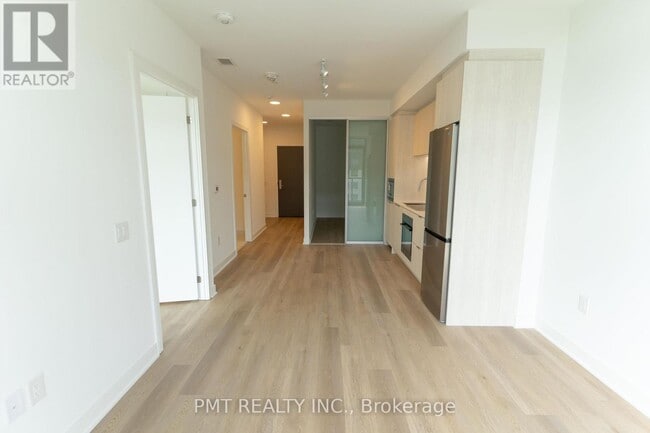 Building Photo - 86 Dundas St E