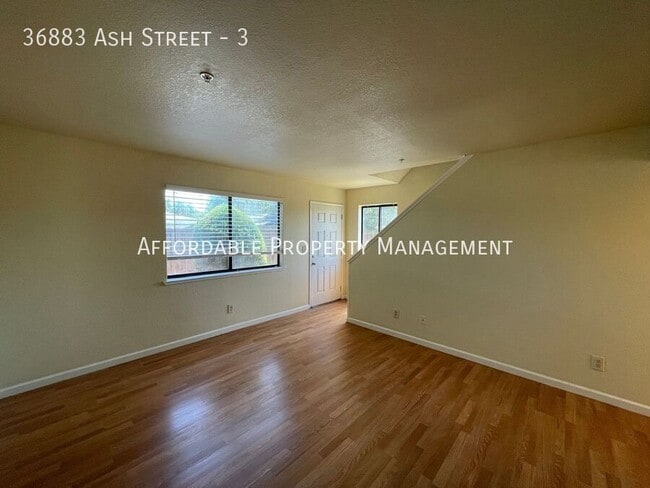 Building Photo - 36883 Ash St