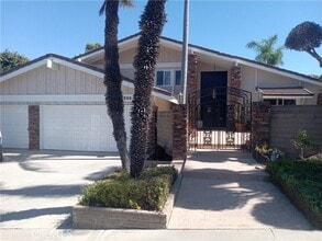 Building Photo - 880 N Holly Glen Dr