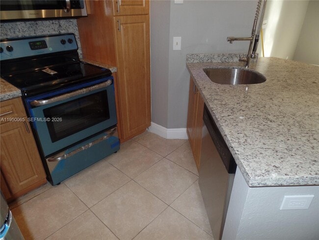 Building Photo - 3350 Pinewalk Dr N