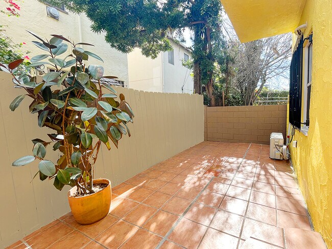 Patio privado - 632 N Sycamore Ave