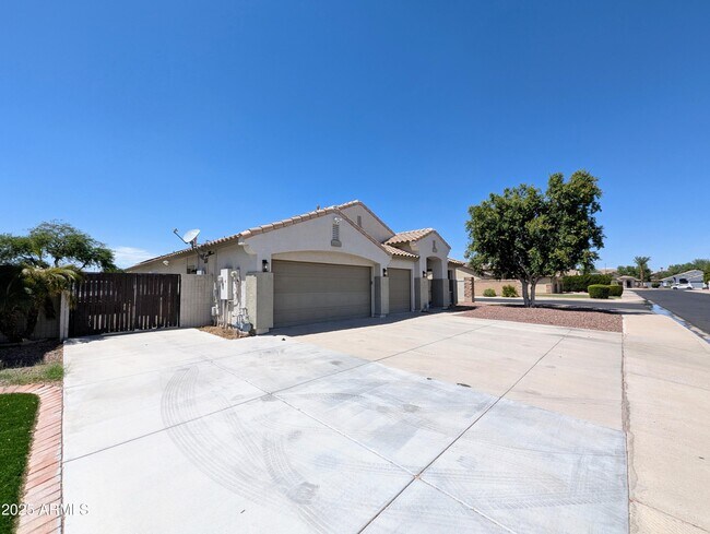 Building Photo - 3990 N 143rd Ln