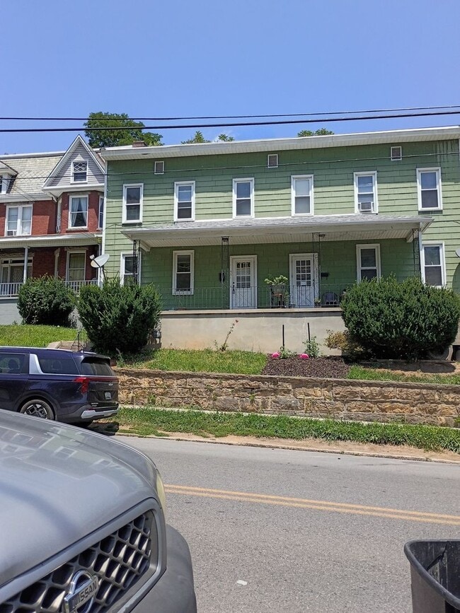 Building Photo - 531-531 Greene St