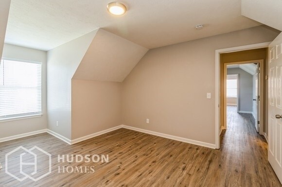 Foto del edificio - SELF TOUR NOW! - 681 Holland Ridge Dr, La ...