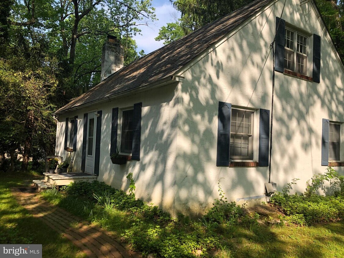 Primary Photo - 653 Shoemaker Ln