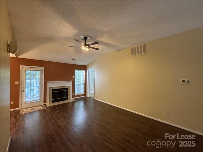 Foto del edificio - 8600 Lockerbie Ln