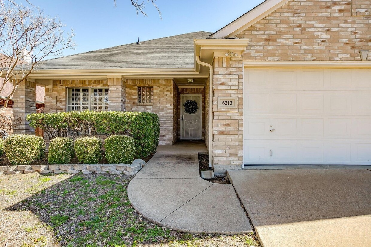 Primary Photo - Beautiful 3 bed, 2 Bath Home in Oakmont Me...