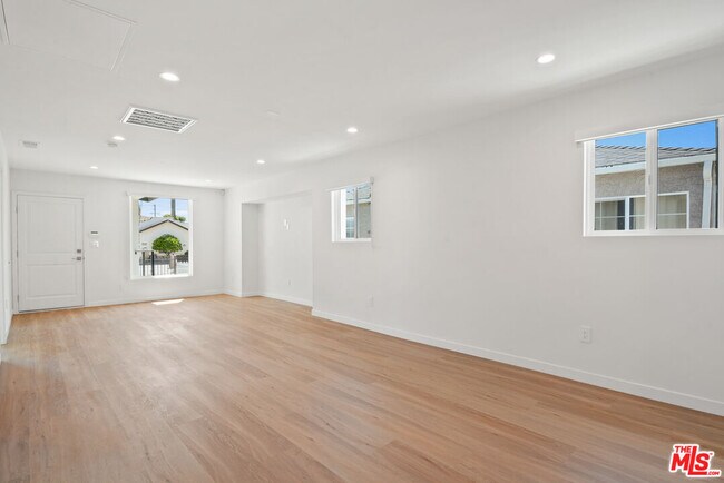 Foto del edificio - 2617 Carmona Ave