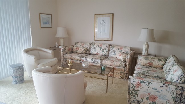 Foto del edificio - 2 br, 2 bath House - 4049 Crayton Rd #4049