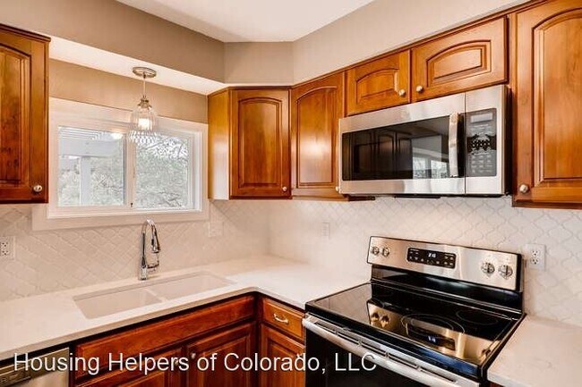 Building Photo - 4 br, 2 bath House - 450 North Finch Avenue