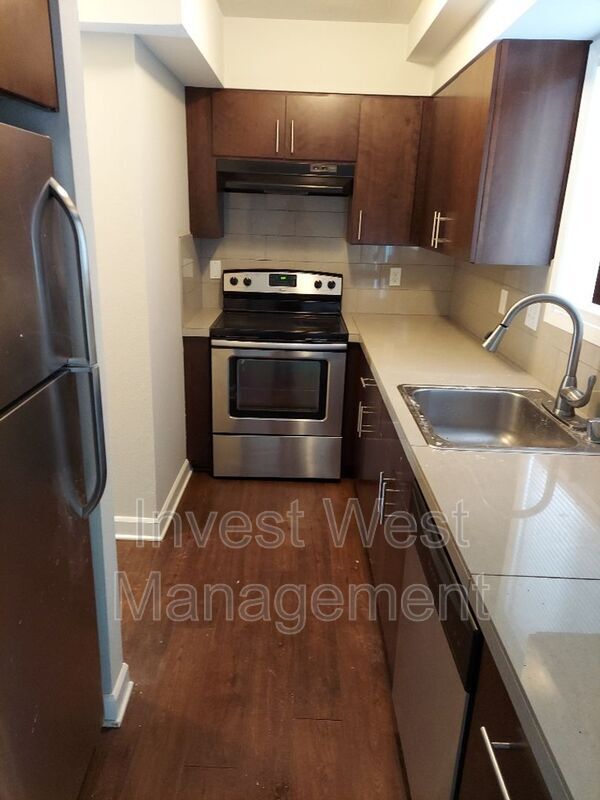 Foto del edificio - 3021 E 20th St