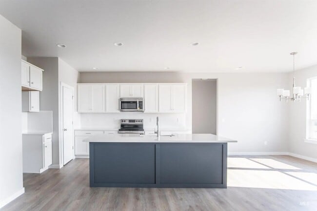 Building Photo - Spacious 5BR House in Caldwell