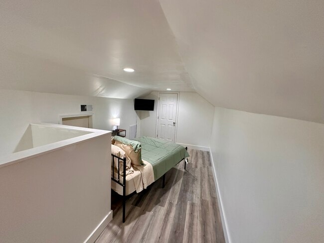 Building Photo - 47 Brentwood Dr
