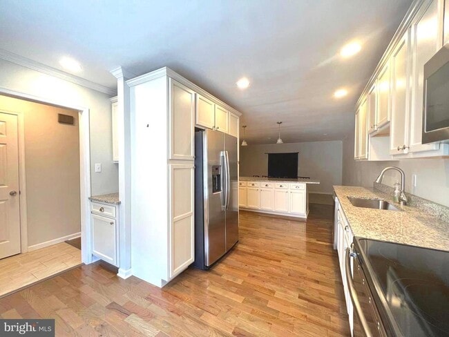 Building Photo - 1221 Kirby Cir