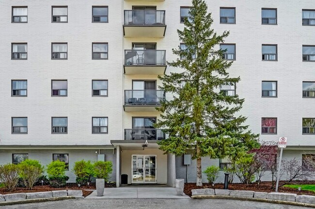 Photo du bâtiment - Park Lane Towers Apartments