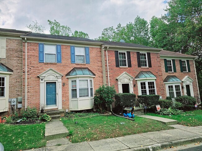 Building Photo - 435 Oakton Way