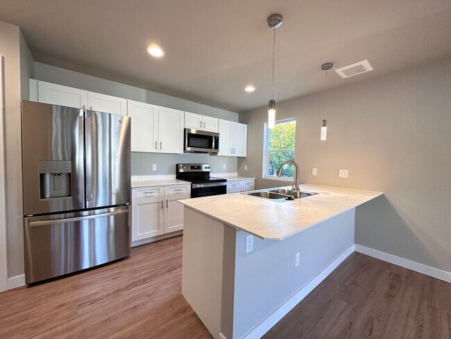 Building Photo - Staple Duplex