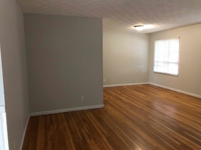 Building Photo - 2255 Ainsworth Dr