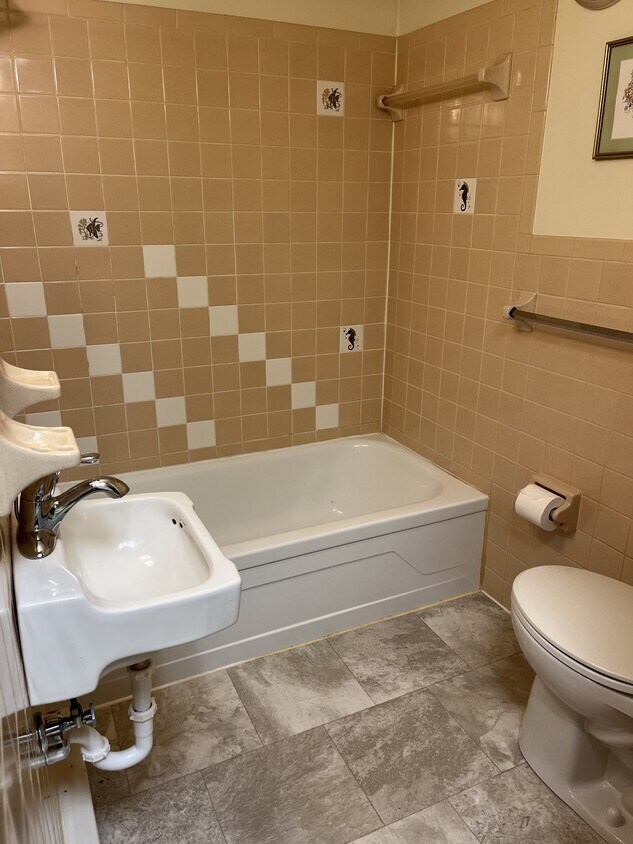 Primary Photo - 808 Fairway Dr