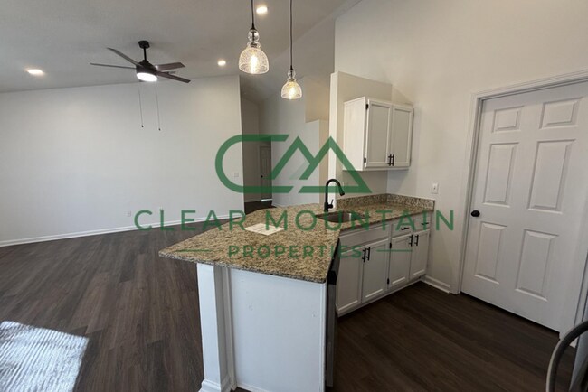 Foto del edificio - MOVE-IN SPECIAL! FREE RENT!