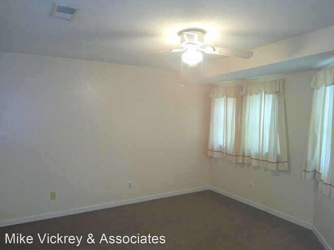 Building Photo - 2 br, 2.5 bath House - 300 Greene Street