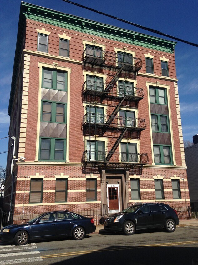 Primary Photo - 608 Bramhall Ave