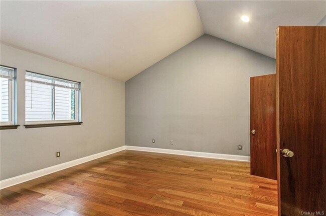 Foto del edificio - 165 Birchwood Cl