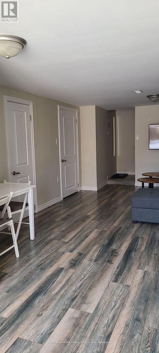 Building Photo - 15 B Cundles Rd E