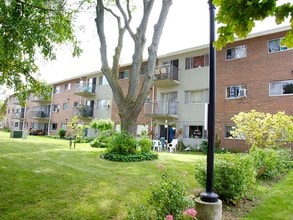 Building Photo - Huron Gardens