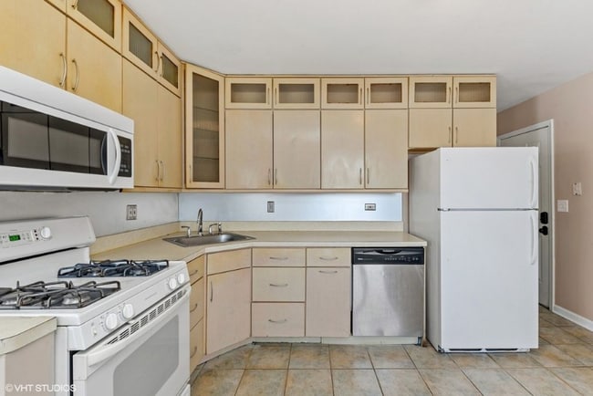 Building Photo - 1207 Sunset Ave