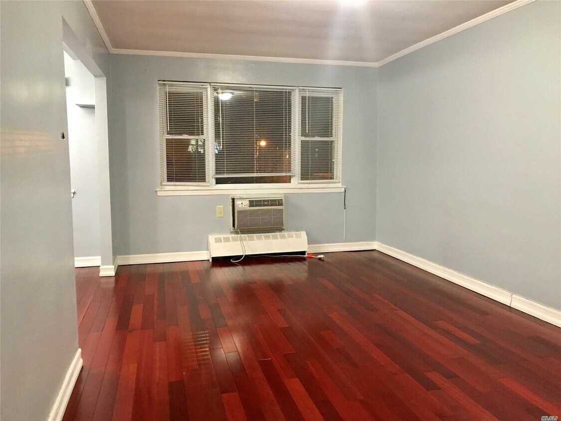 Primary Photo - 88-23 163rd St
