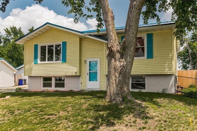 Building Photo - 3600 Spruce Wood Dr NE