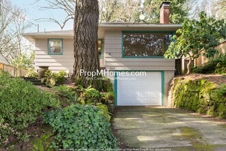 Building Photo - 7133 SW 2nd Ave