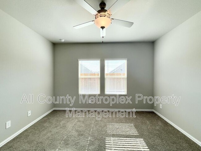 Building Photo - 709 Hemingway Ln