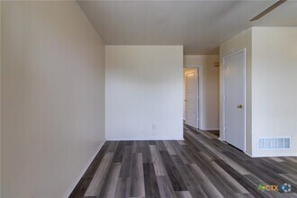 Building Photo - 1601 Benttree Dr